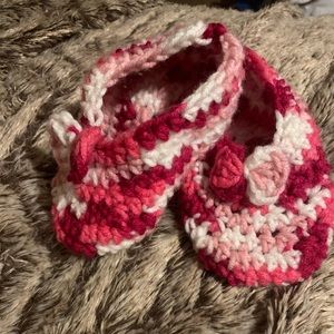 Crocheted baby slippers with bow!